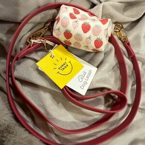 Sunny Tails Mulberry Dog Leash with Strawberry Pouch